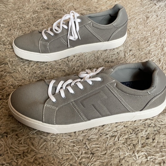 Toms Leandro Canvas Sneaker Size 1 Nwt 